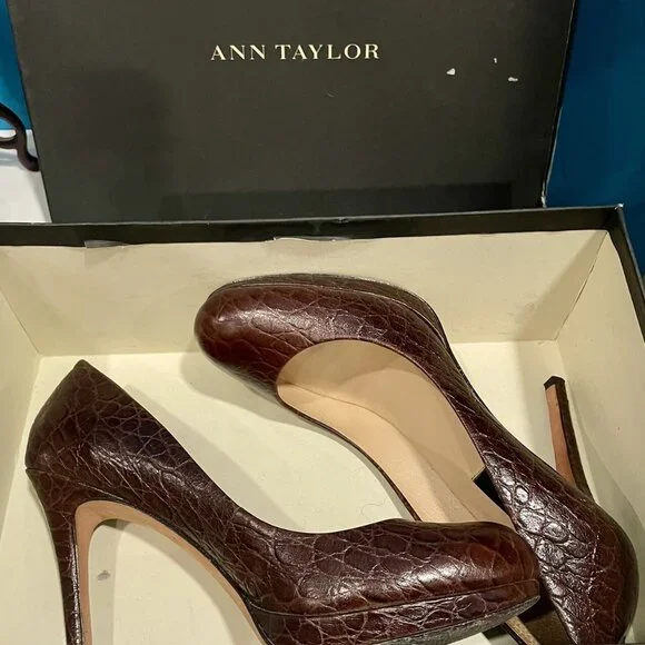 Ann Taylor Round Toe Platform Pump Brown Crocodile - Picture 5 of 8